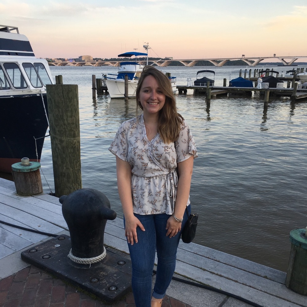 Meet your Posher, Elizabeth